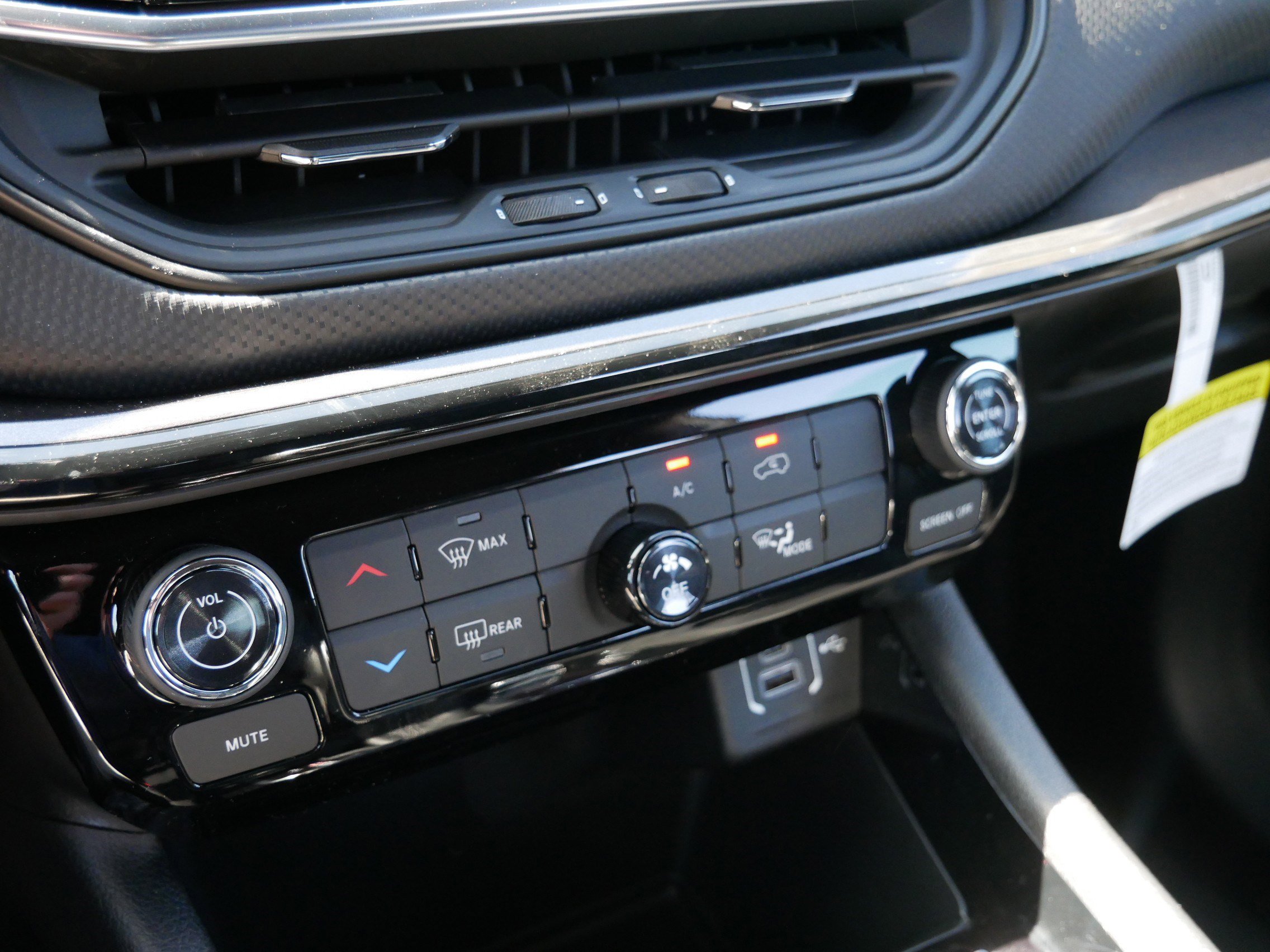 New 2026 Jeep Compass Latitude AWD/4WD image 15
