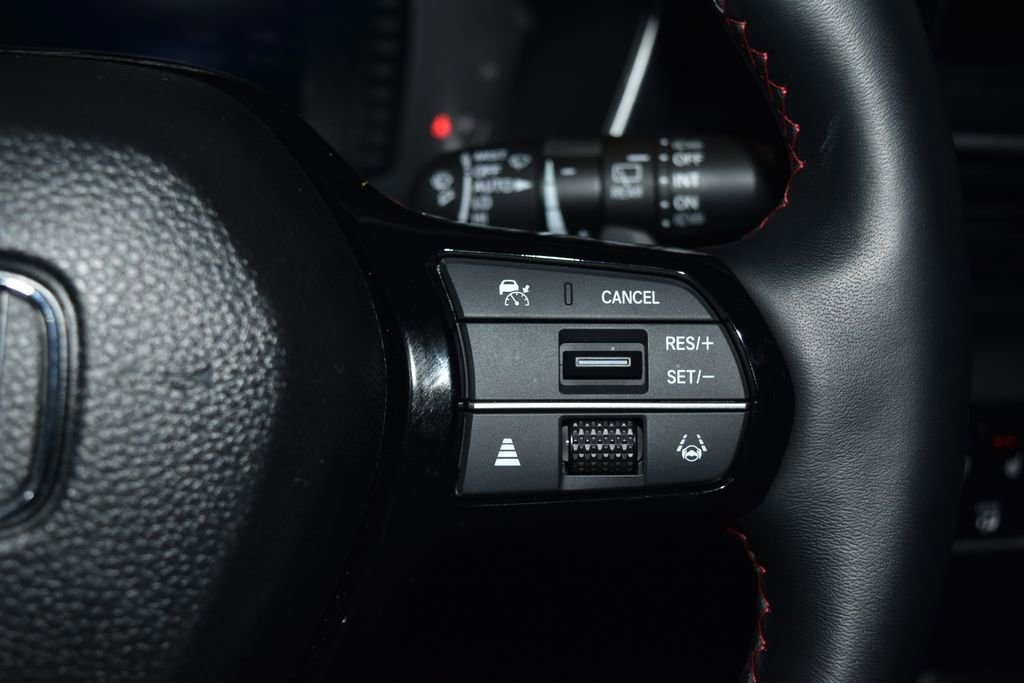 Used 2025 Honda Pilot Black Edition image 10