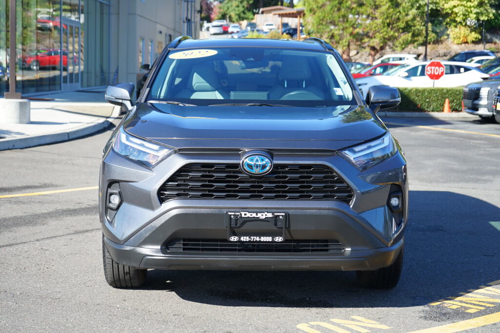 Used 2022 Toyota RAV4 XLE Premium image 2