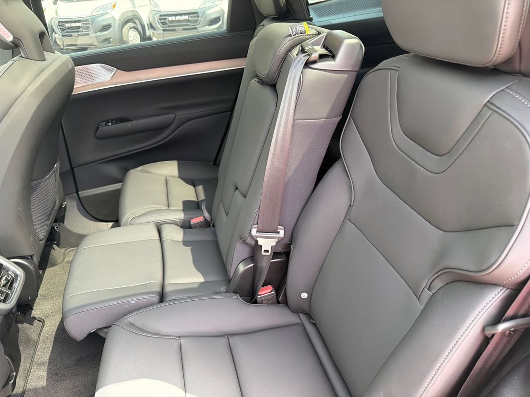 Used 2025 Volvo EX90 Ultra AWD/4WD image 14