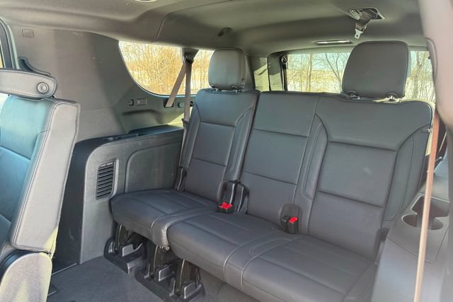 Used 2025 Chevrolet Suburban Z71 AWD/4WD image 21