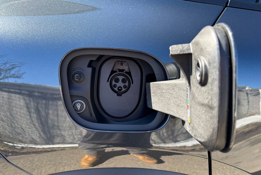 New 2026 Porsche Macan 4 Electric image 16