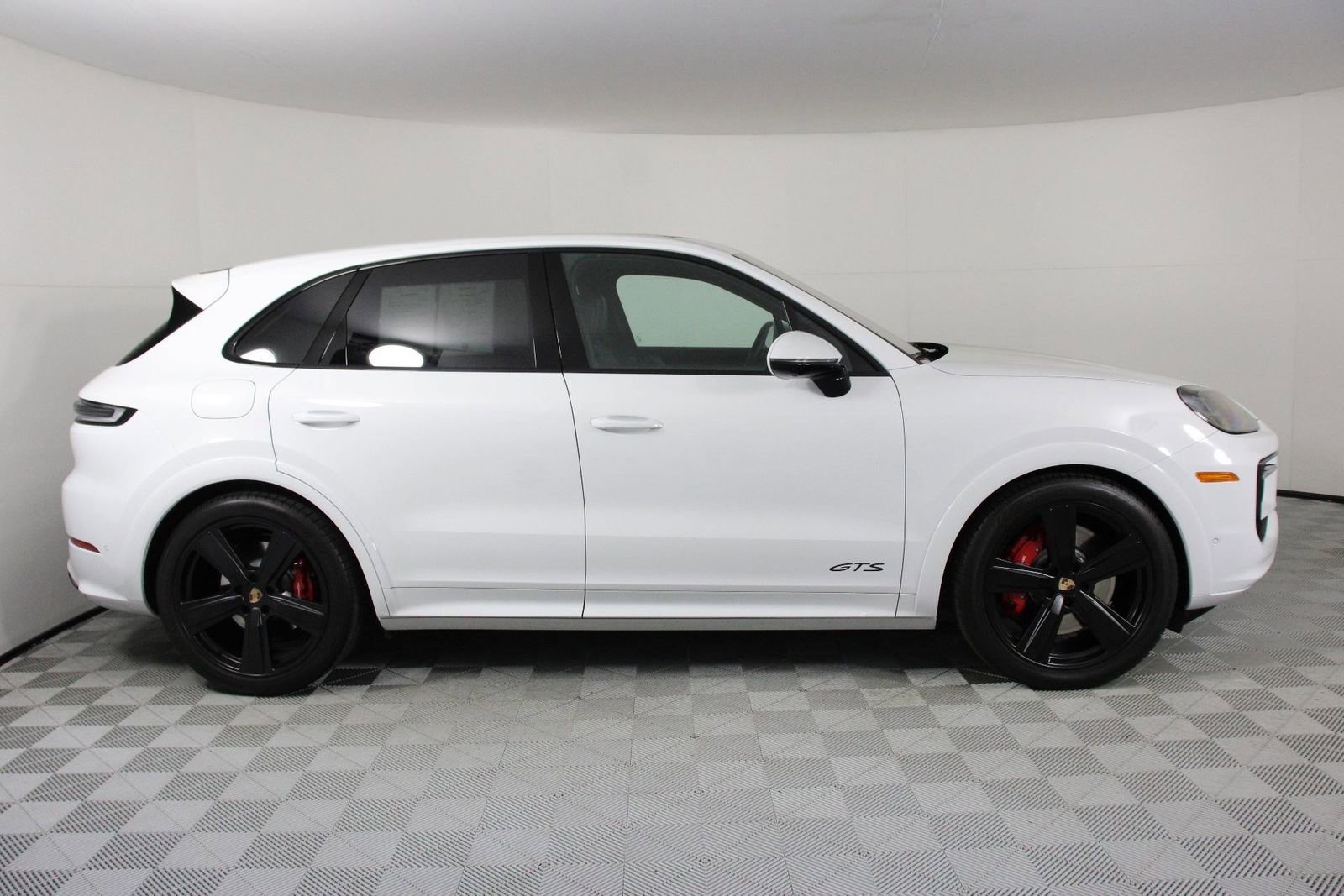 Certified 2025 Porsche Cayenne GTS image 8