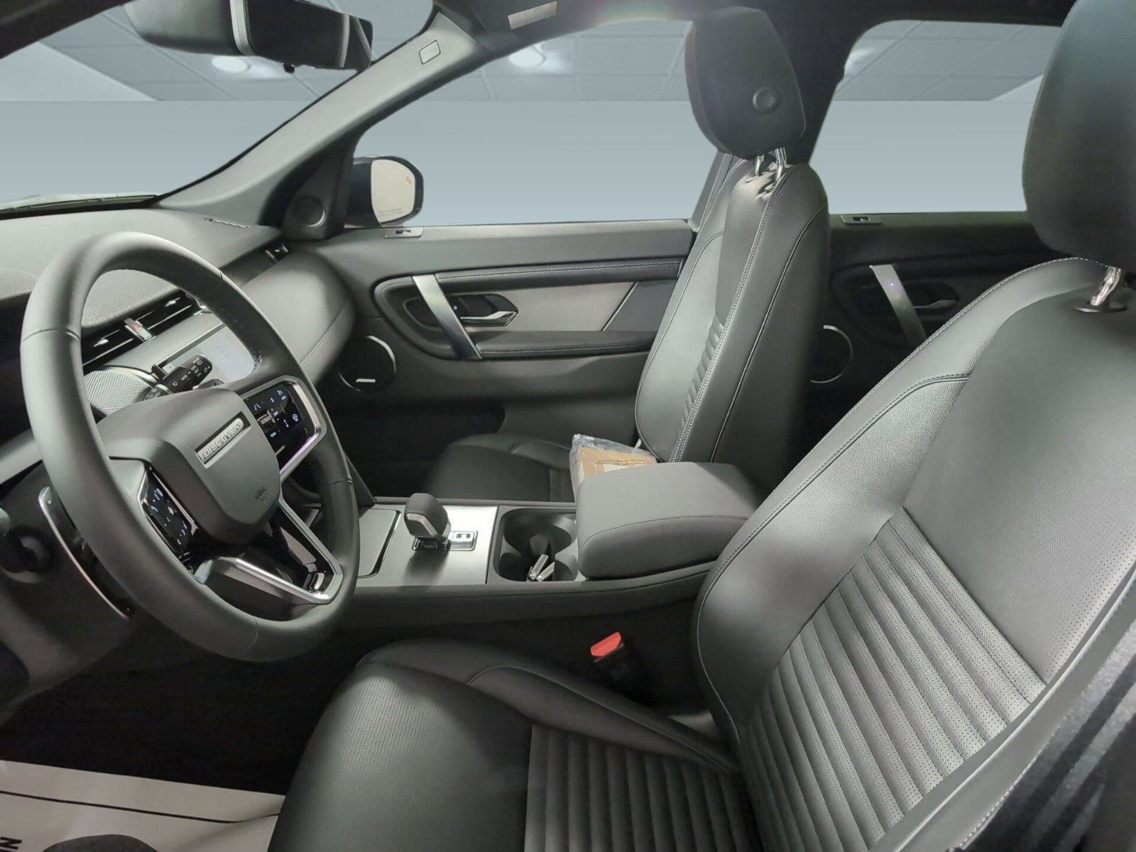 Certified 2025 Land Rover Discovery Sport Dynamic SE image 4