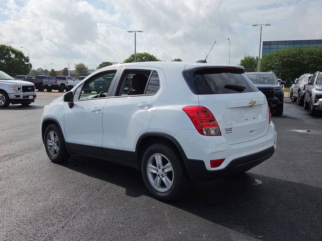 Used 2022 Chevrolet Trax LS w/ Tint and Cruise Package FWD image 4