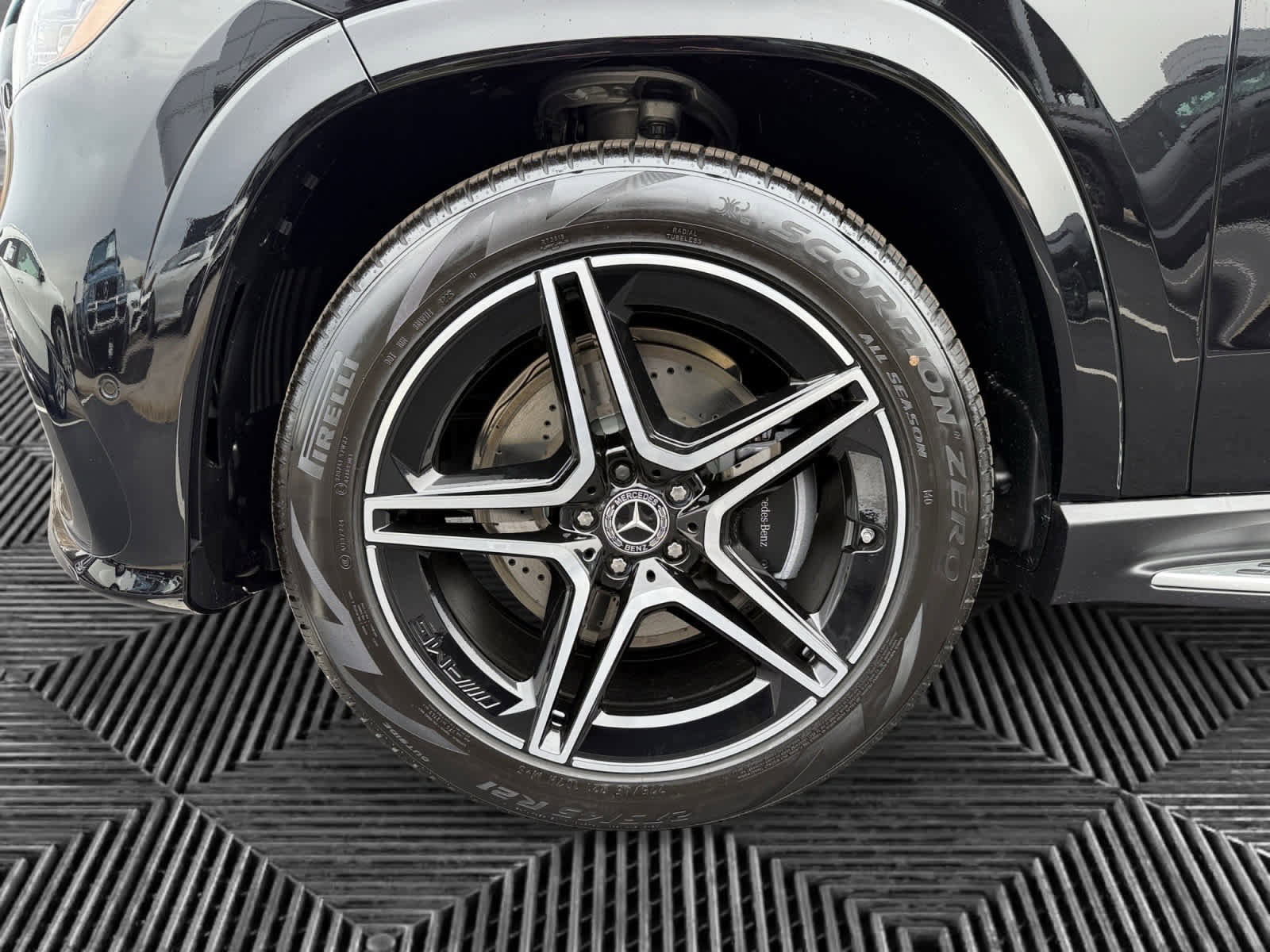 New 2026 Mercedes-Benz GLS 450 4MATIC image 9