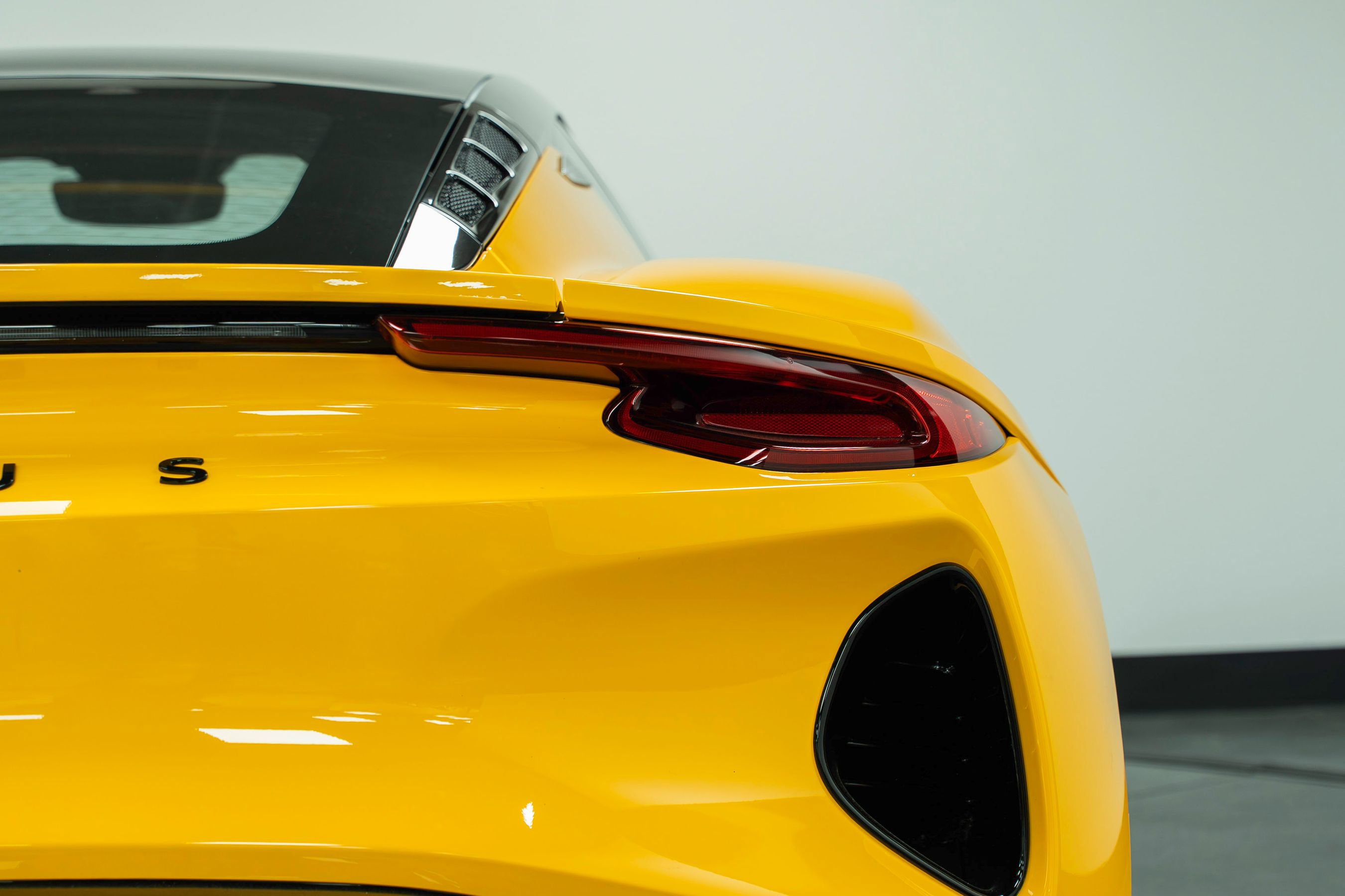 New 2026 Lotus Emira SE RWD image 36