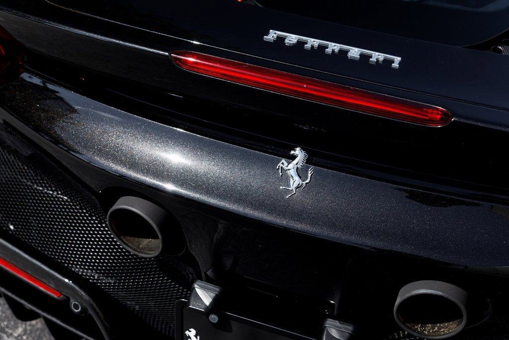 Used 2022 Ferrari SF90 Spider image 12