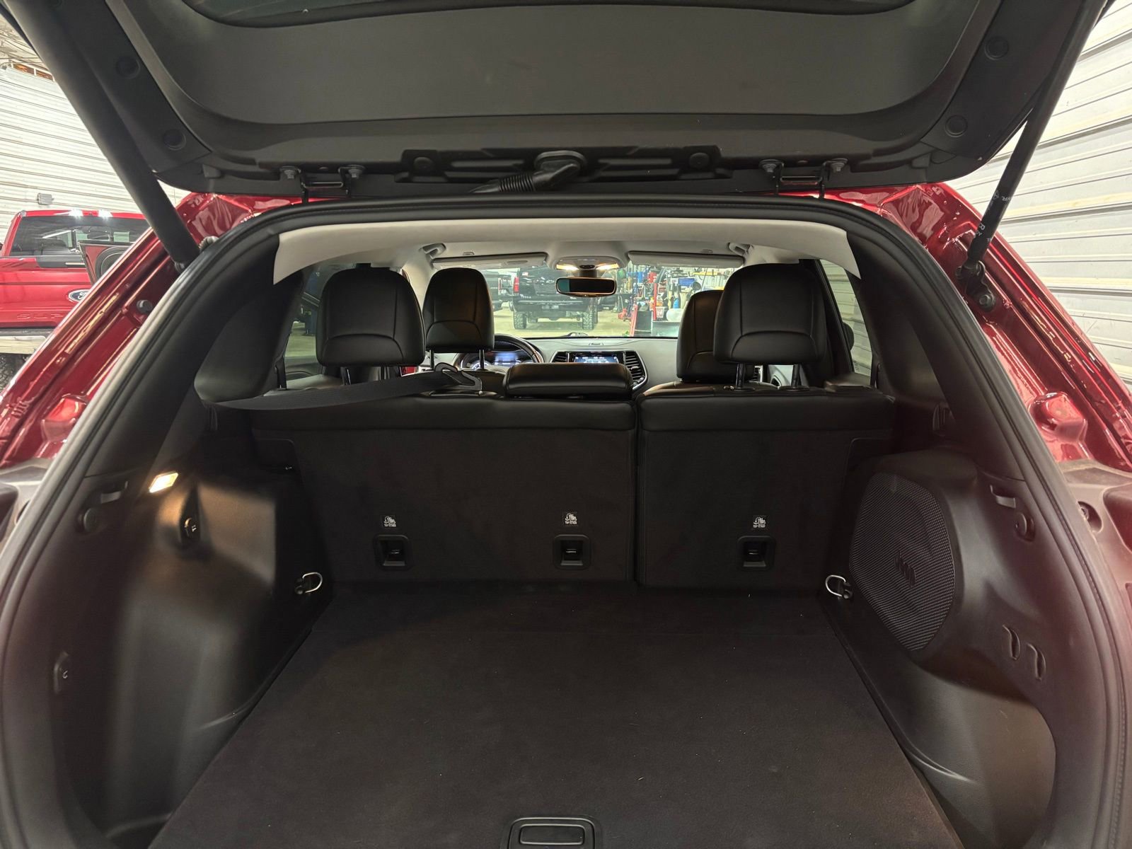 Used 2019 Jeep Cherokee Limited image 33