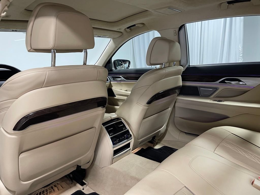 Used 2020 BMW 750i xDrive w/ Executive Package AWD/4WD image 26