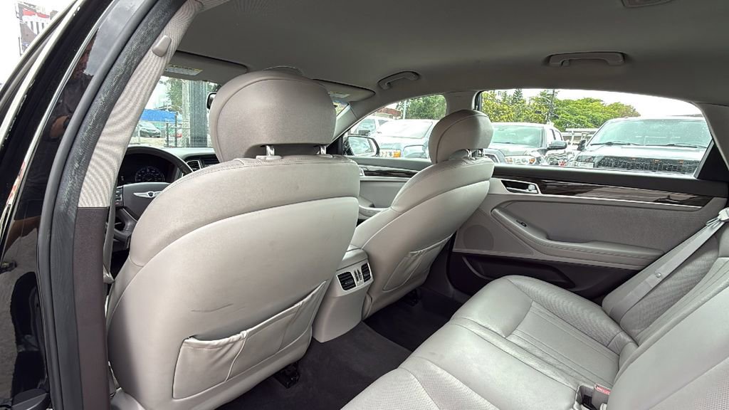 Used 2016 Hyundai Genesis 3.8 RWD image 15