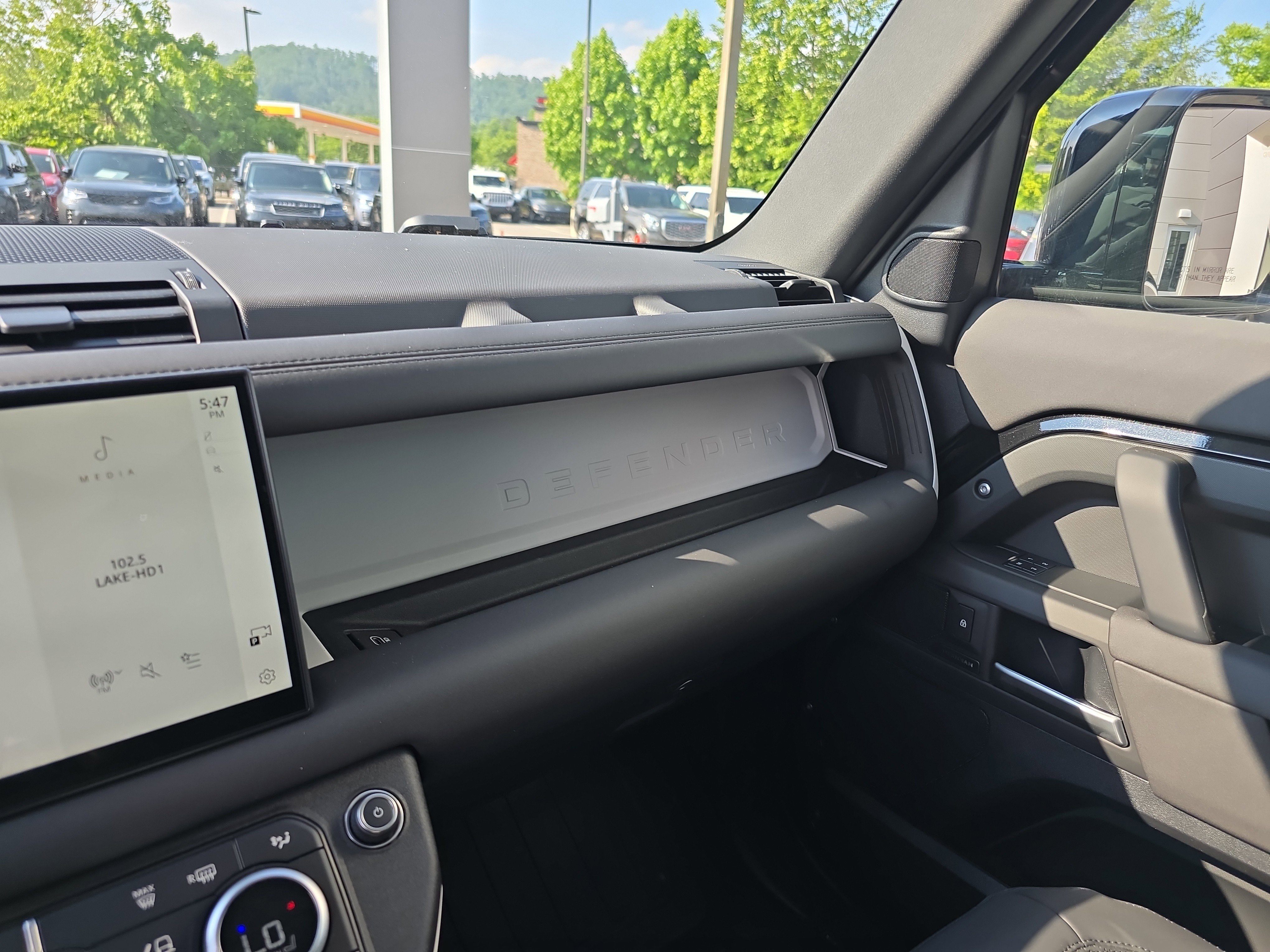 Used 2025 Land Rover Defender 110 S image 23