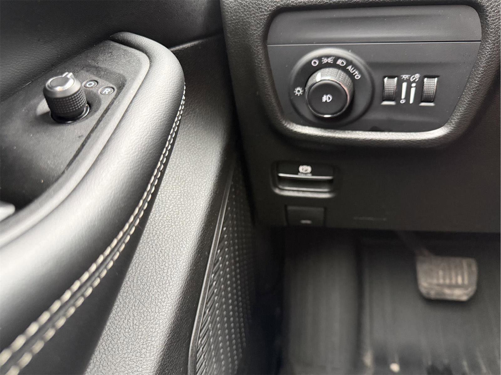 Used 2023 Jeep Grand Cherokee L Limited w/ Trailer Tow Group (B) image 17