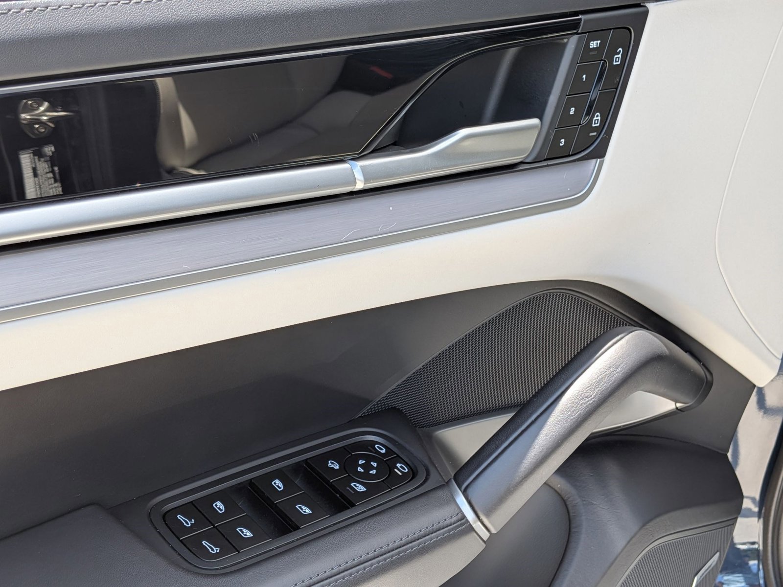 Certified 2024 Porsche Cayenne Coupe AWD/4WD image 15