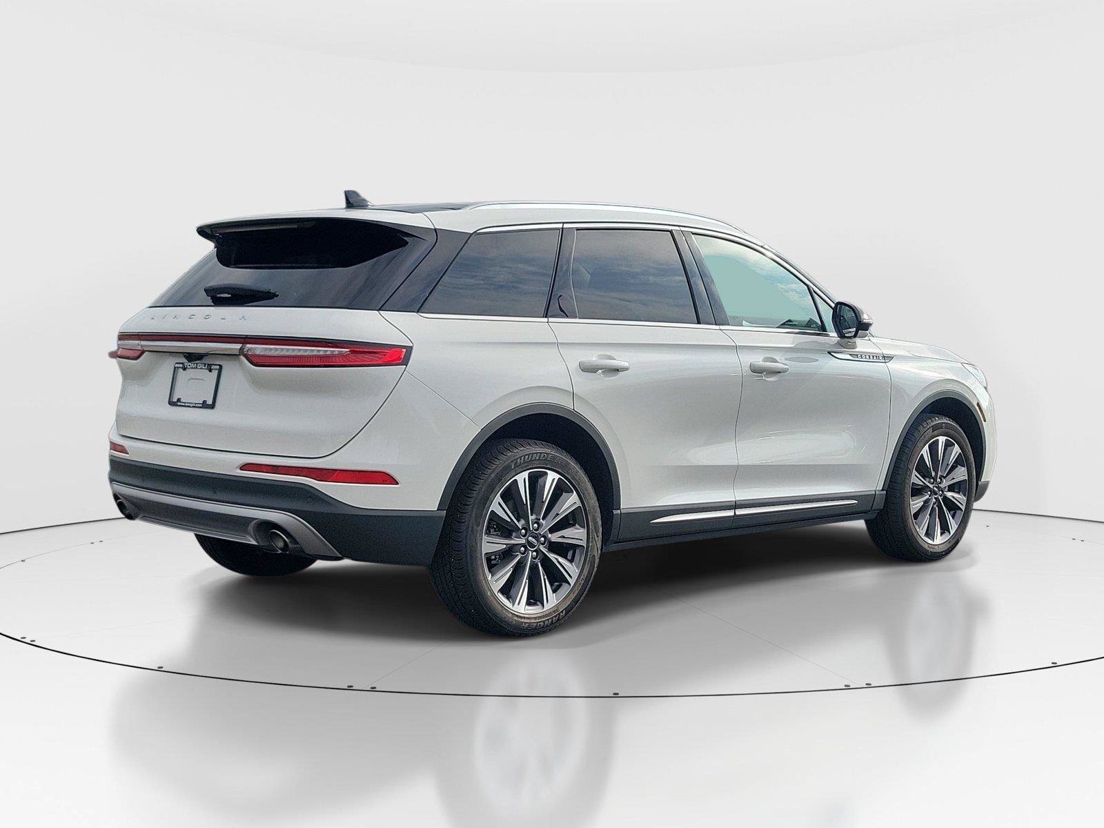 Used 2021 Lincoln Corsair Reserve w/ Elements Package FWD image 4