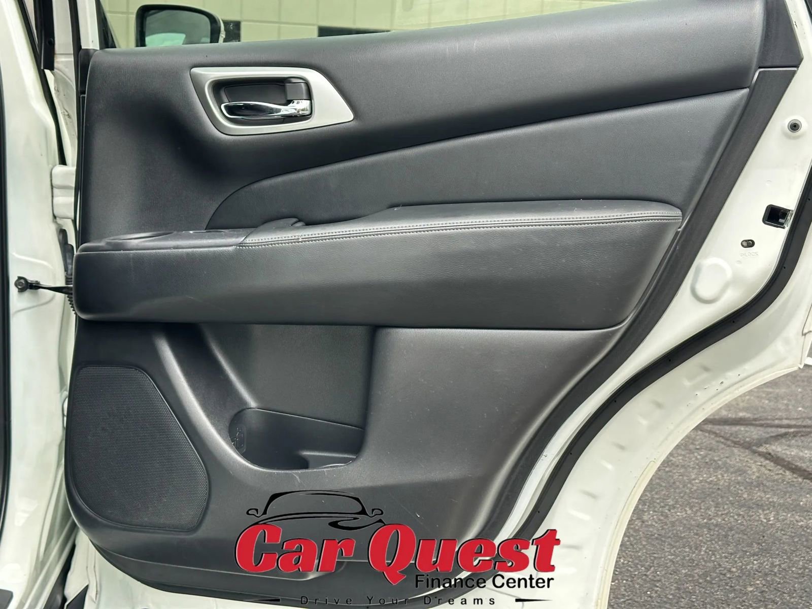 Used 2020 Nissan Pathfinder SV image 18