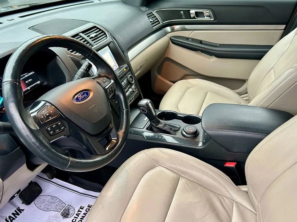 Used 2018 Ford Explorer XLT w/ Equipment Group 202A AWD/4WD image 2