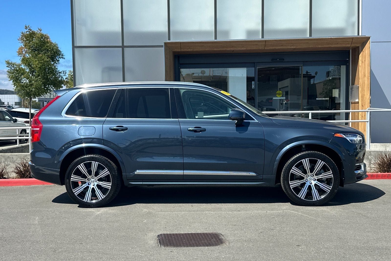 Certified 2024 Volvo XC90 T8 Plus w/ Protection Package Premier AWD/4WD image 9