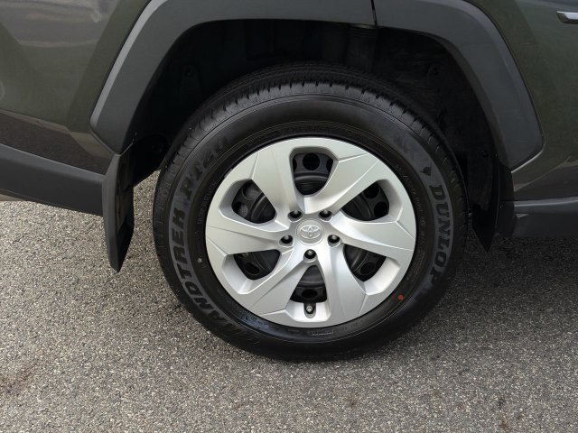 Used 2024 Toyota RAV4 LE AWD/4WD image 12