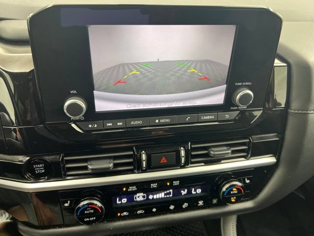 Used 2025 Nissan Pathfinder SV AWD/4WD image 21