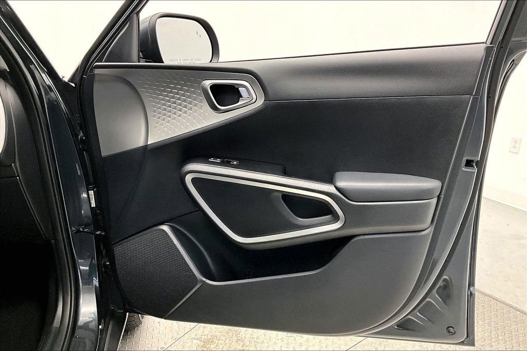 Used 2023 Kia Soul LX w/ LX Technology Package FWD image 19