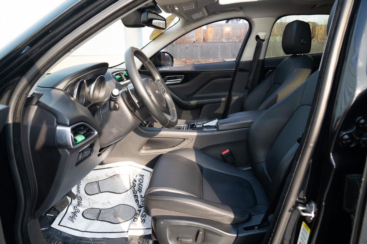 Used 2017 Jaguar F-PACE Premium image 24