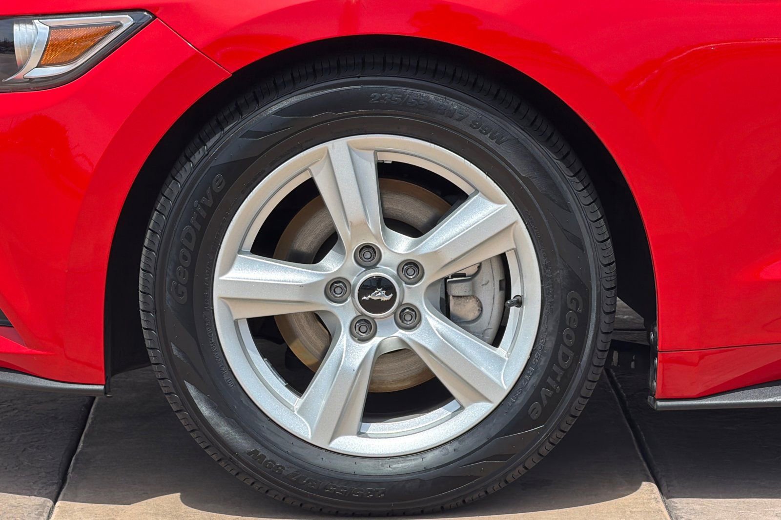 Used 2017 Ford Mustang Coupe RWD image 31