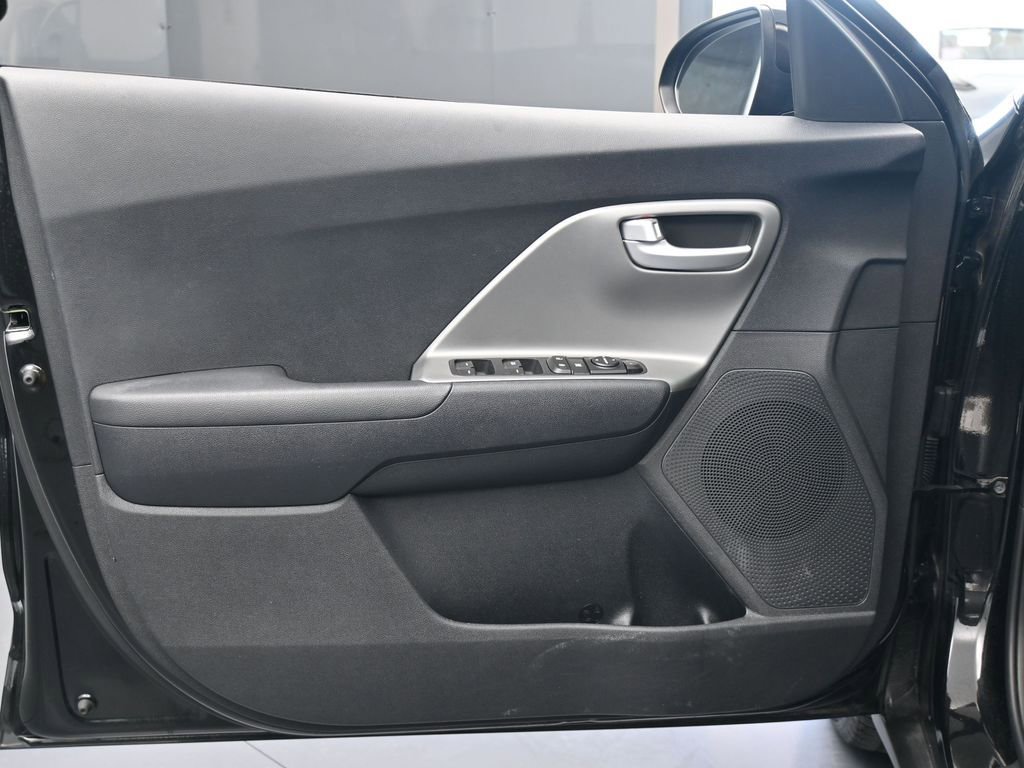 Used 2019 Kia Niro LX image 25