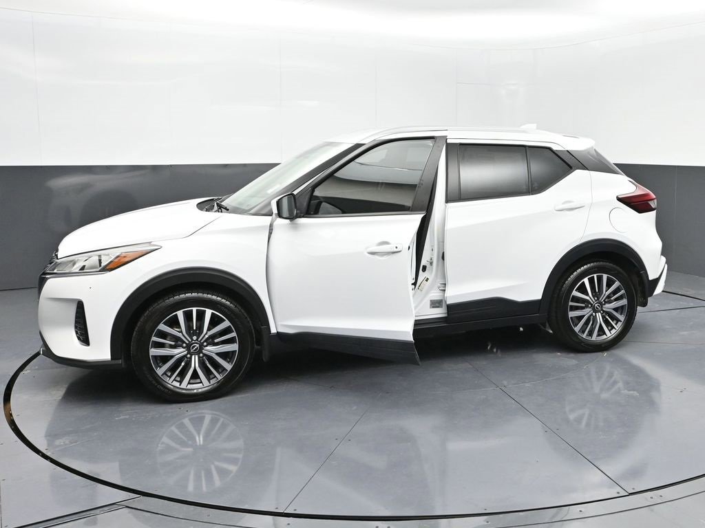 Used 2022 Nissan Kicks SV image 28
