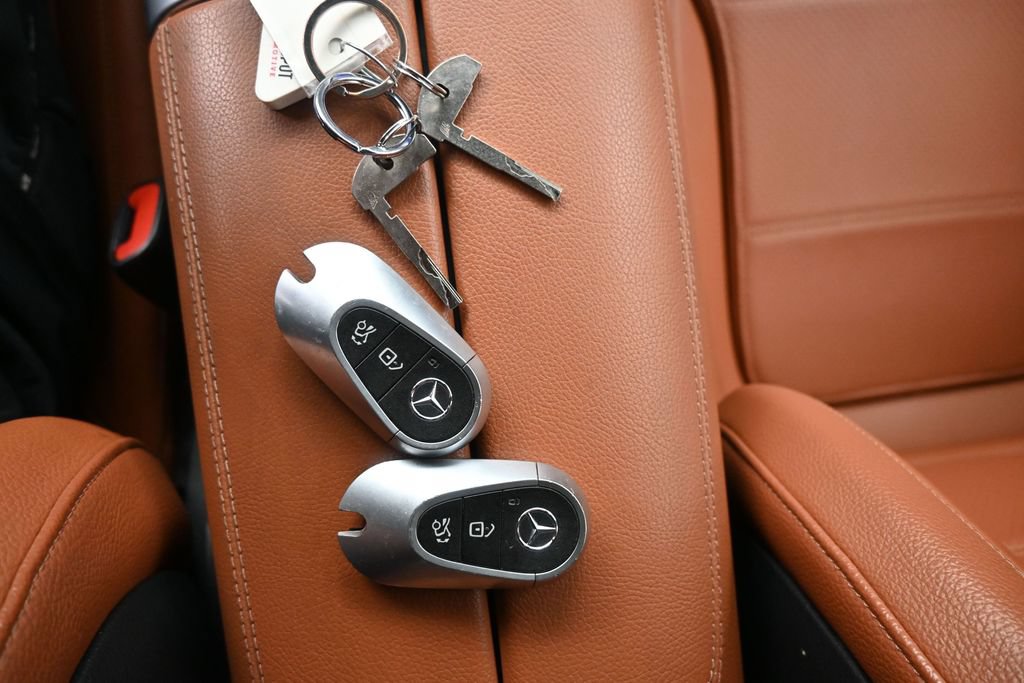 Used 2023 Mercedes-Benz GLC 300 4MATIC w/ Exclusive Trim Package image 19