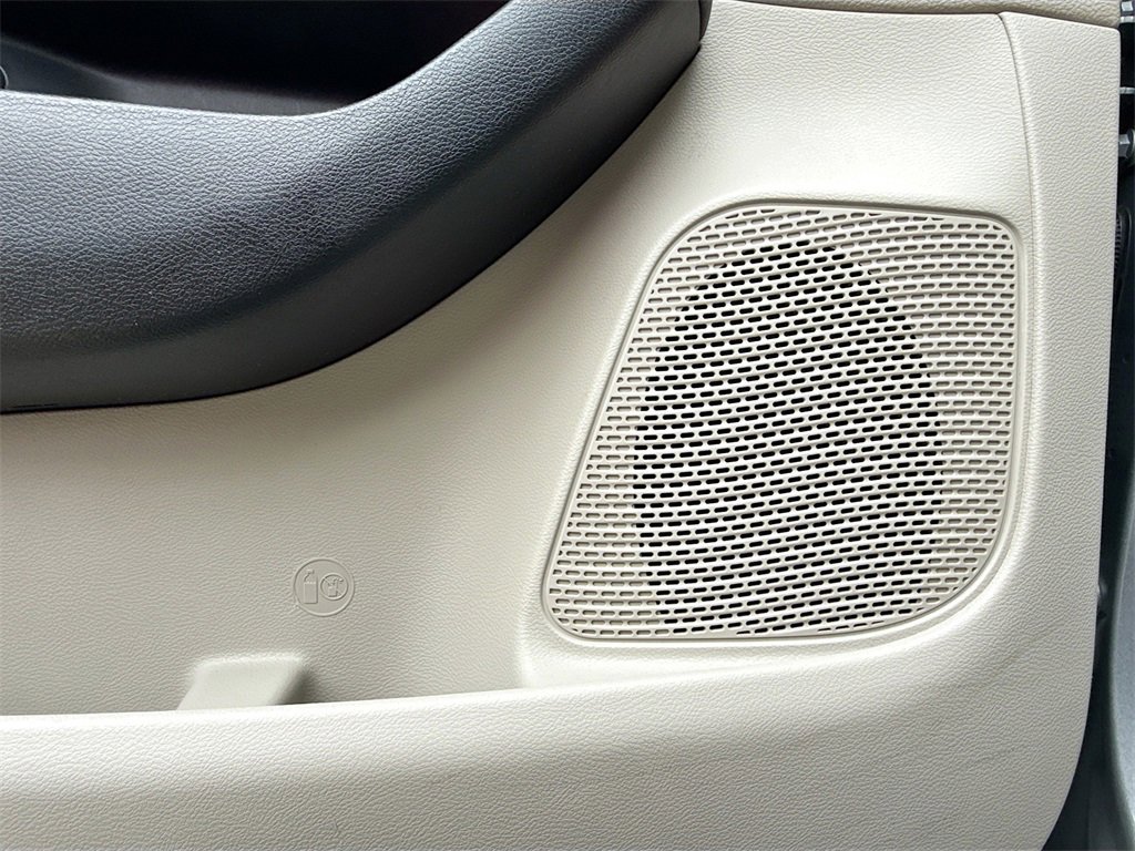 Used 2021 Chrysler Pacifica Touring-L image 19