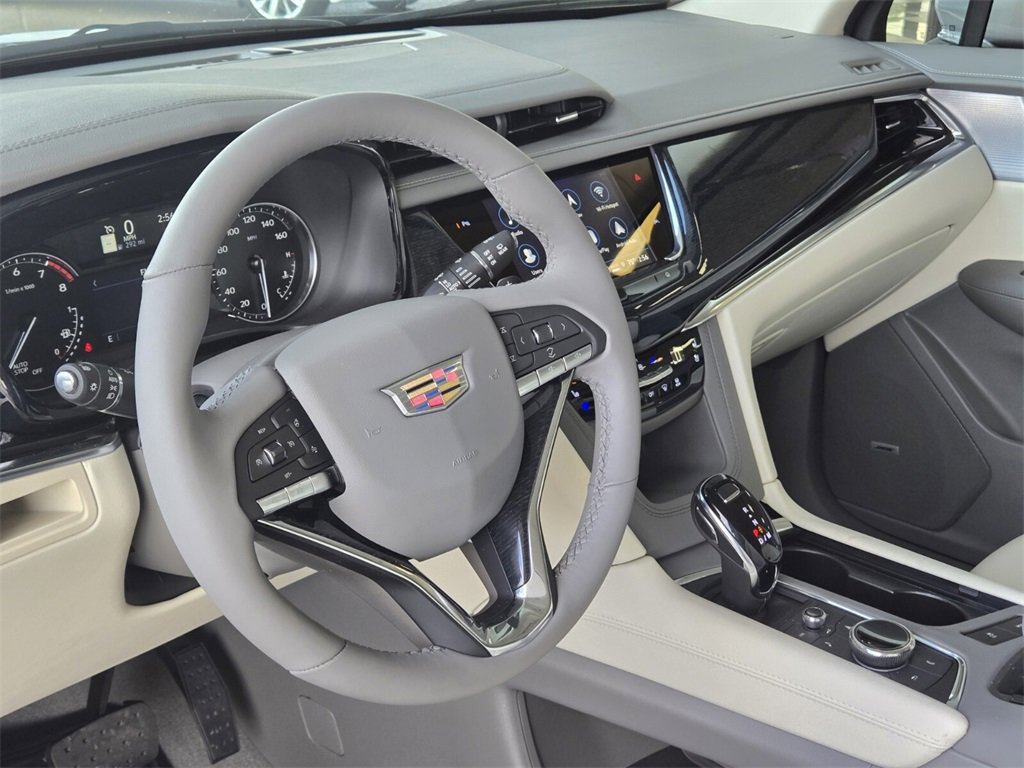 Used 2025 Cadillac XT6 Premium Luxury image 12