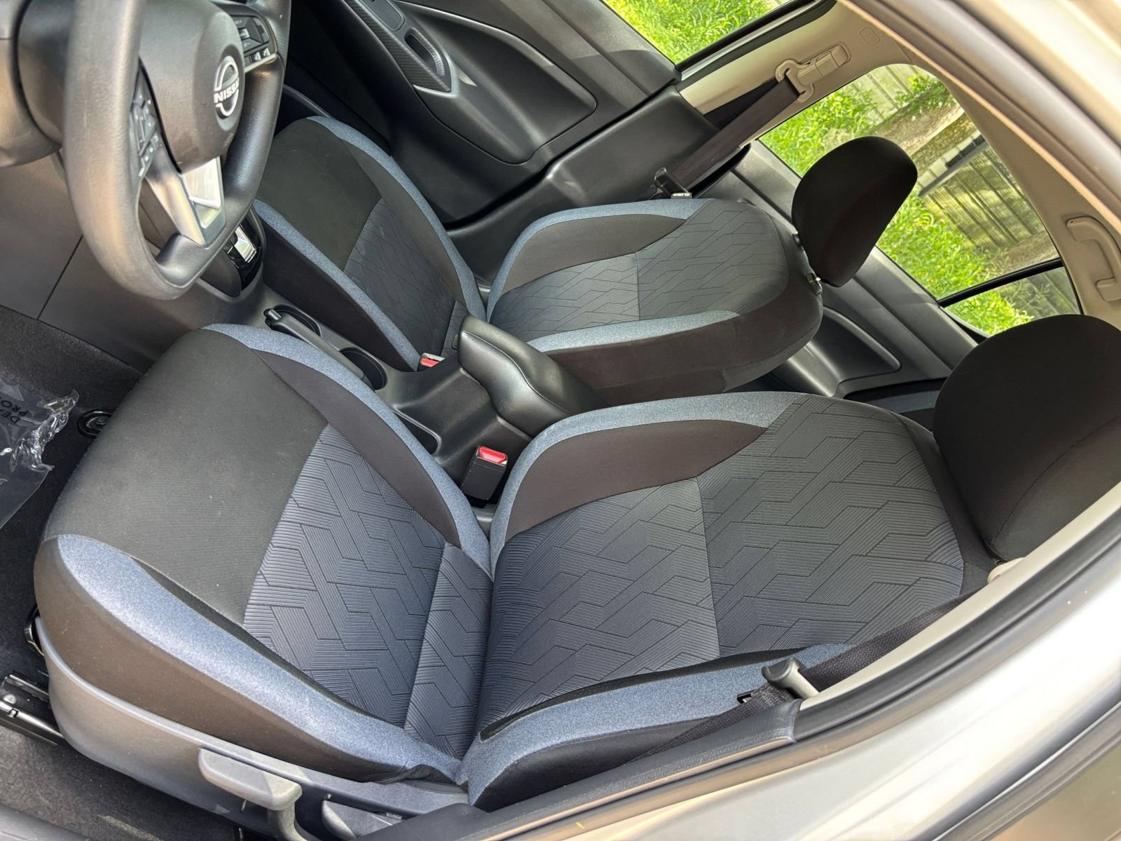 Used 2025 Nissan Versa SV FWD image 33