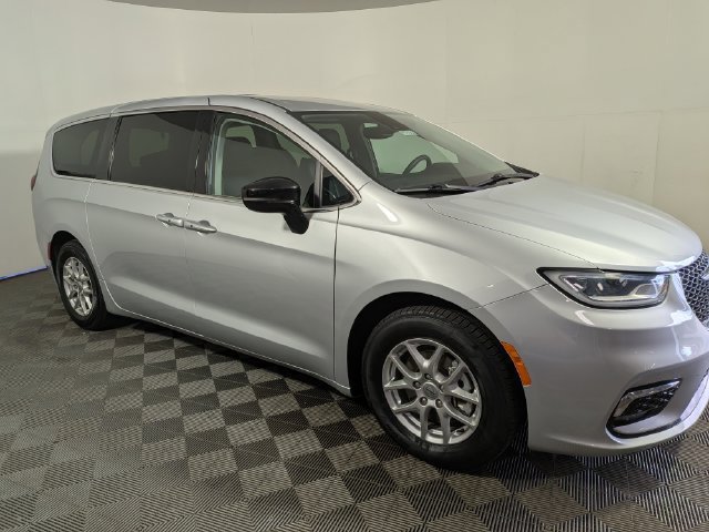 Used 2024 Chrysler Pacifica Touring-L