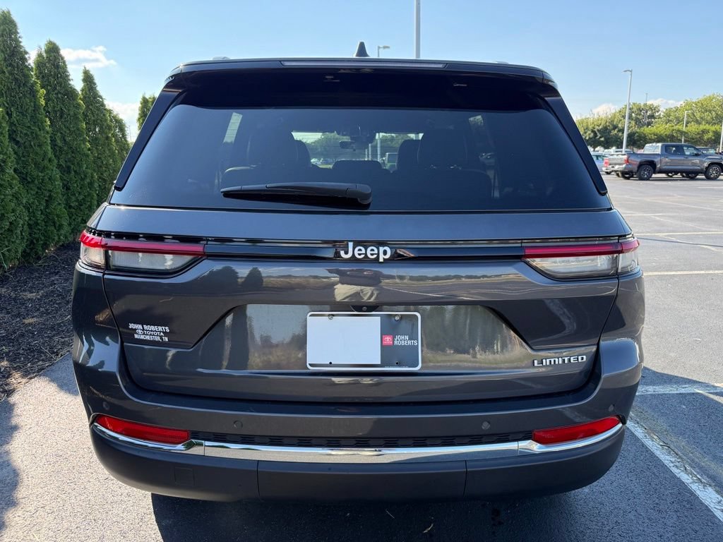 Used 2025 Jeep Grand Cherokee Limited RWD image 3