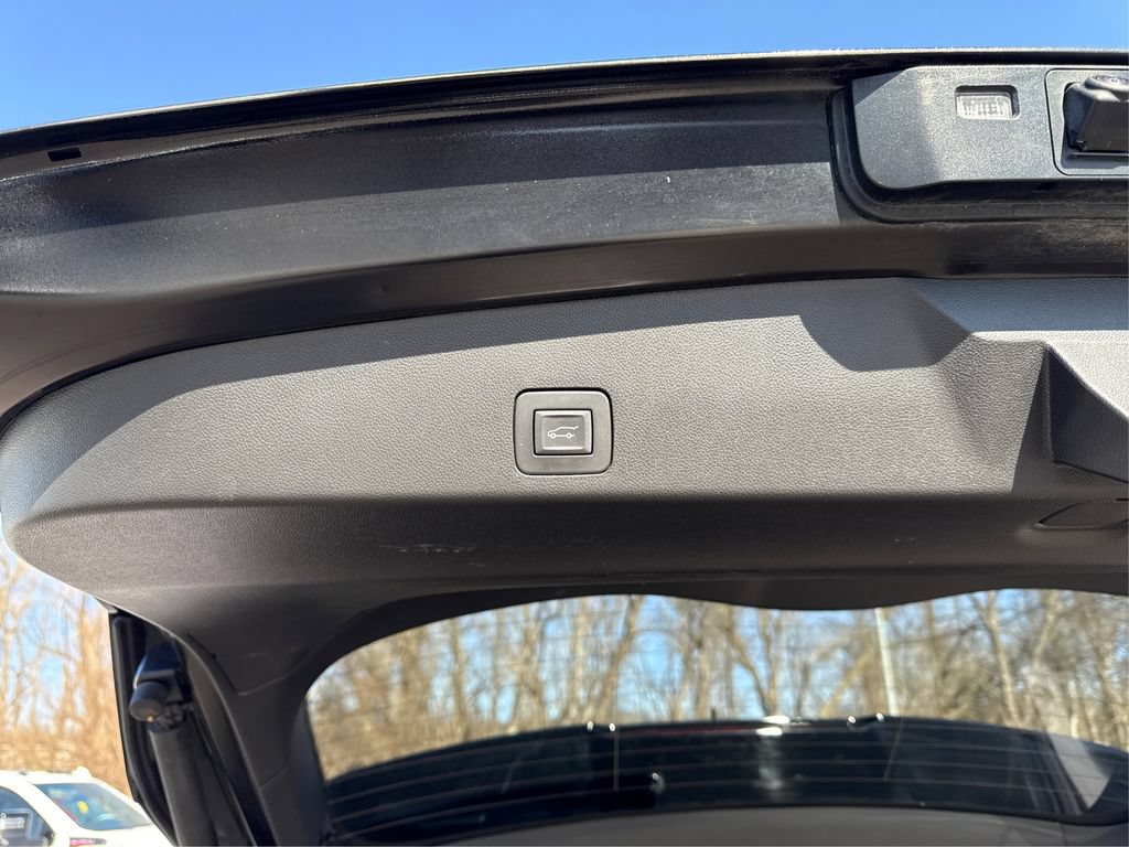 Used 2023 Buick Encore GX Select w/ Sport Touring Package FWD image 14