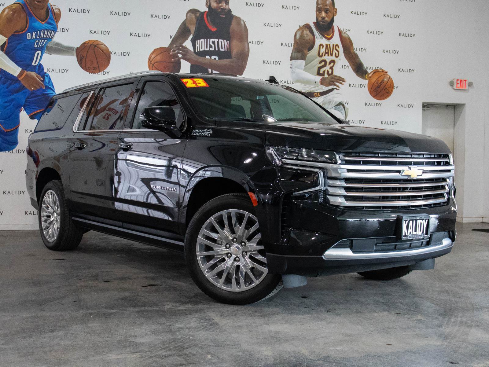 Used 2023 Chevrolet Suburban High Country AWD/4WD image 2