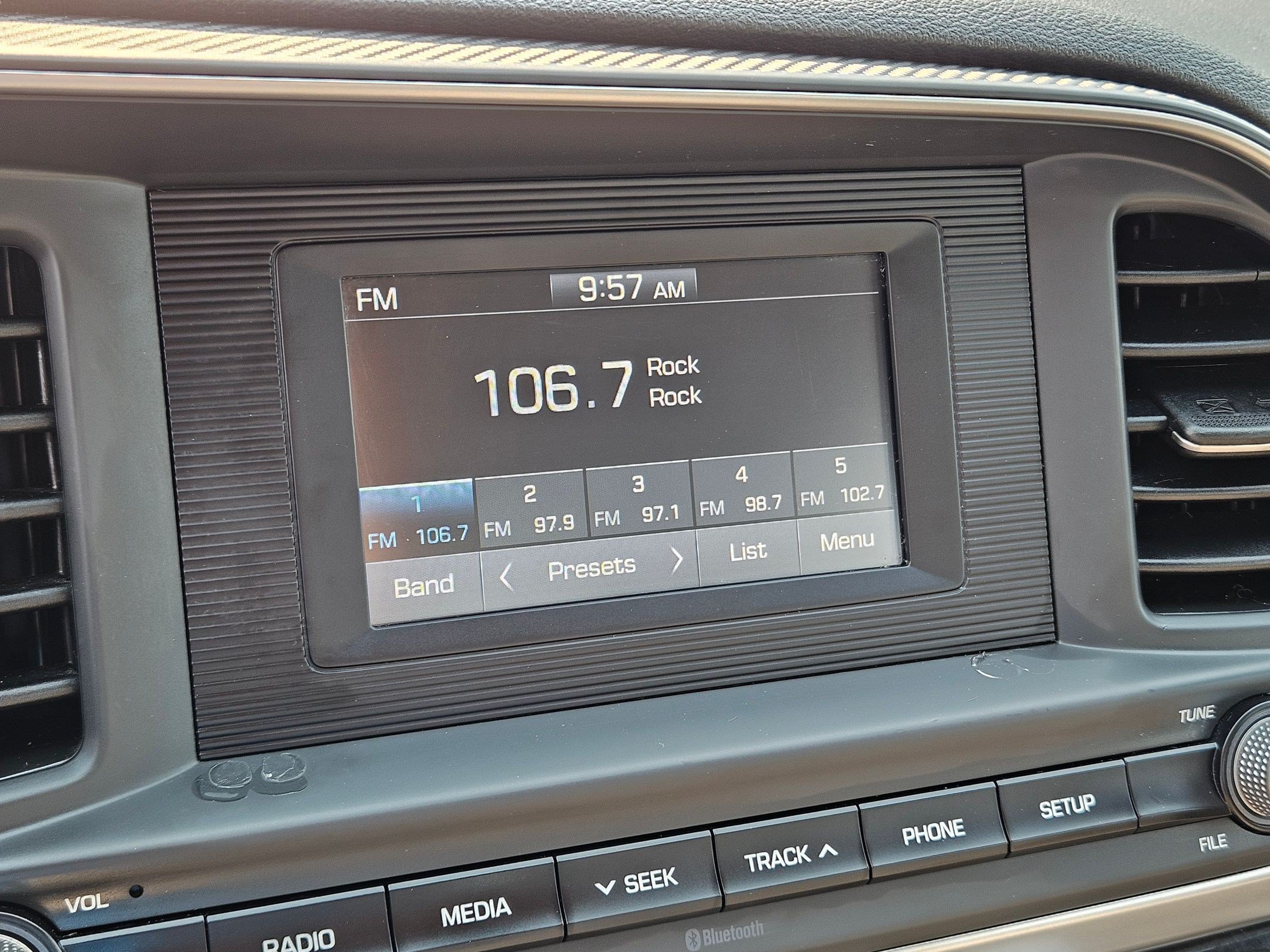 Used 2019 Hyundai Elantra SE FWD image 24