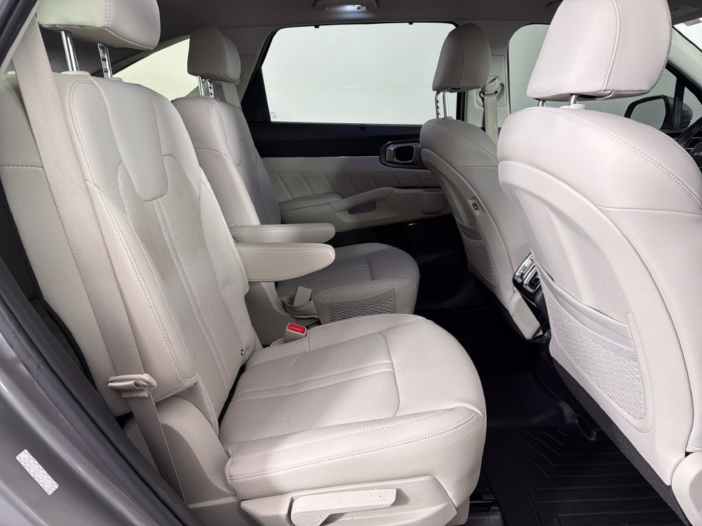 Used 2023 Kia Sorento SX Prestige w/ Panoramic Sunroof Package AWD/4WD image 24