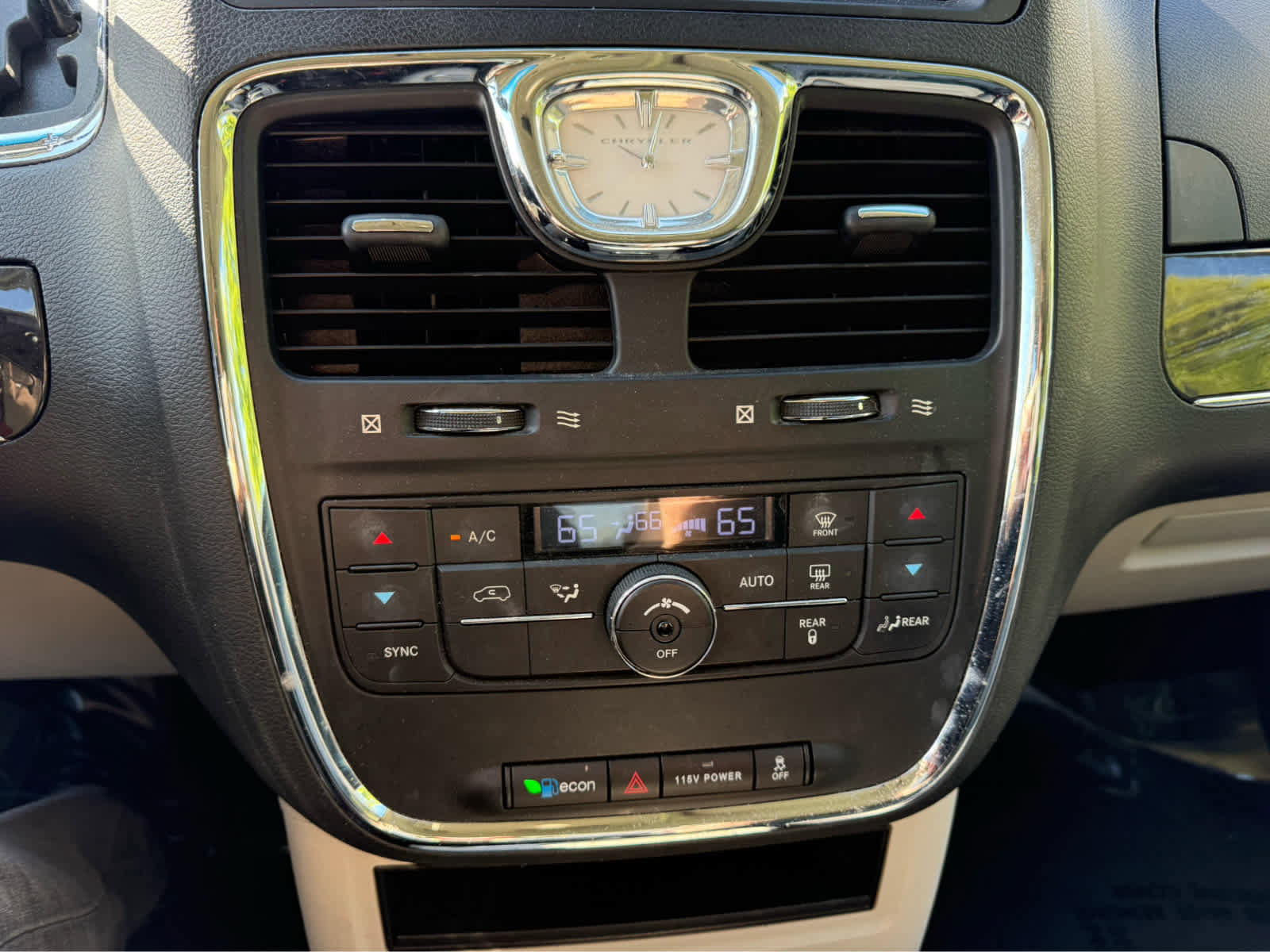 Used 2016 Chrysler Town & Country Touring FWD image 24
