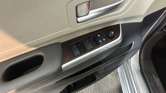 Used 2021 Toyota Sienna XLE FWD image 11