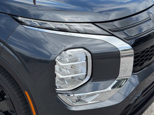 New 2026 Mitsubishi Outlander LE FWD image 8