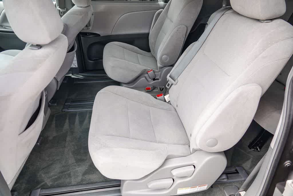 Used 2015 Toyota Sienna LE FWD image 17
