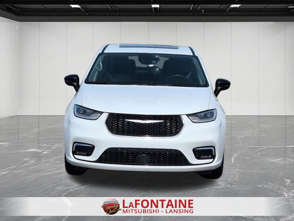 Used 2024 Chrysler Pacifica Limited image 8