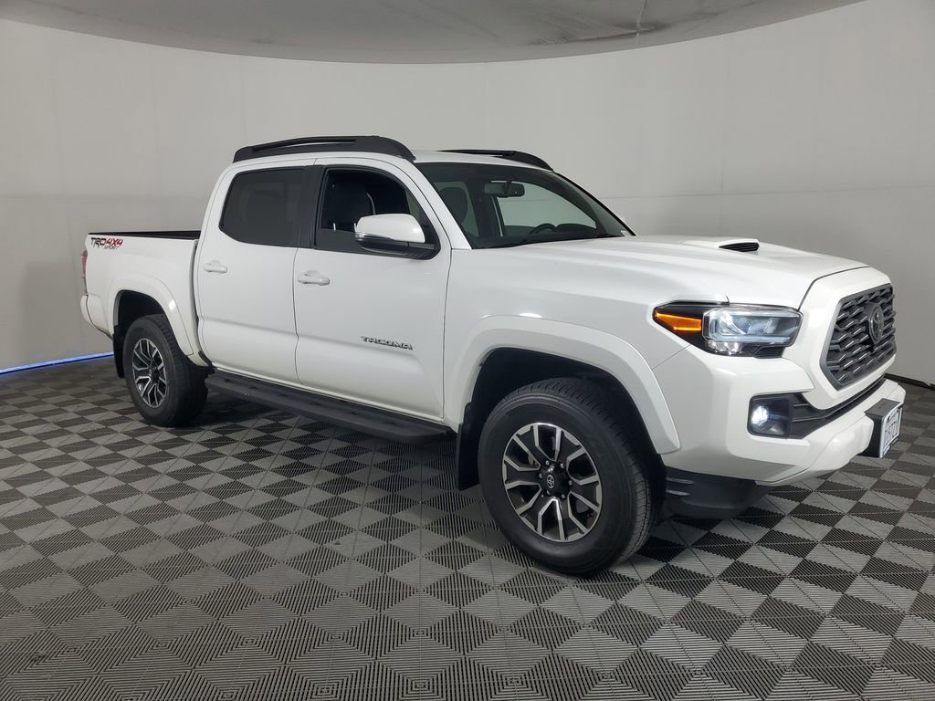 Used 2016 Toyota Tacoma TRD Sport AWD/4WD image 2