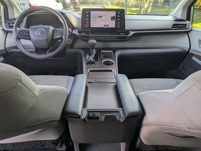 Used 2023 Toyota Sienna LE image 16