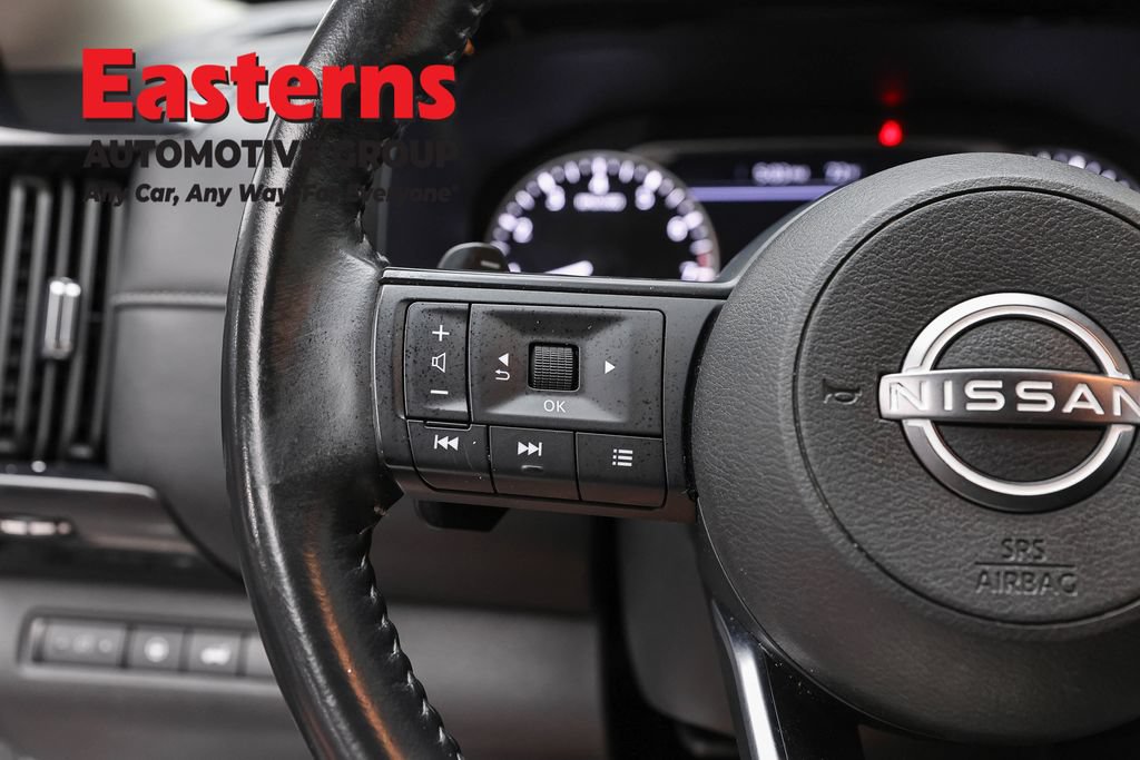 Used 2025 Nissan Pathfinder SV FWD image 17