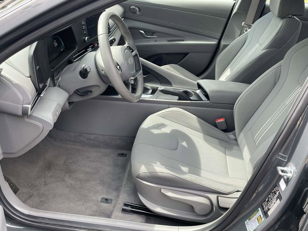Certified 2025 Hyundai Elantra Sport FWD image 12