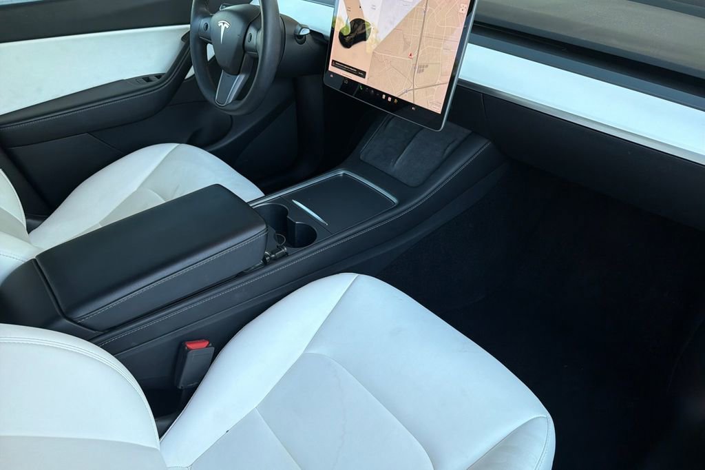 Used 2021 Tesla Model Y Long Range AWD/4WD image 15