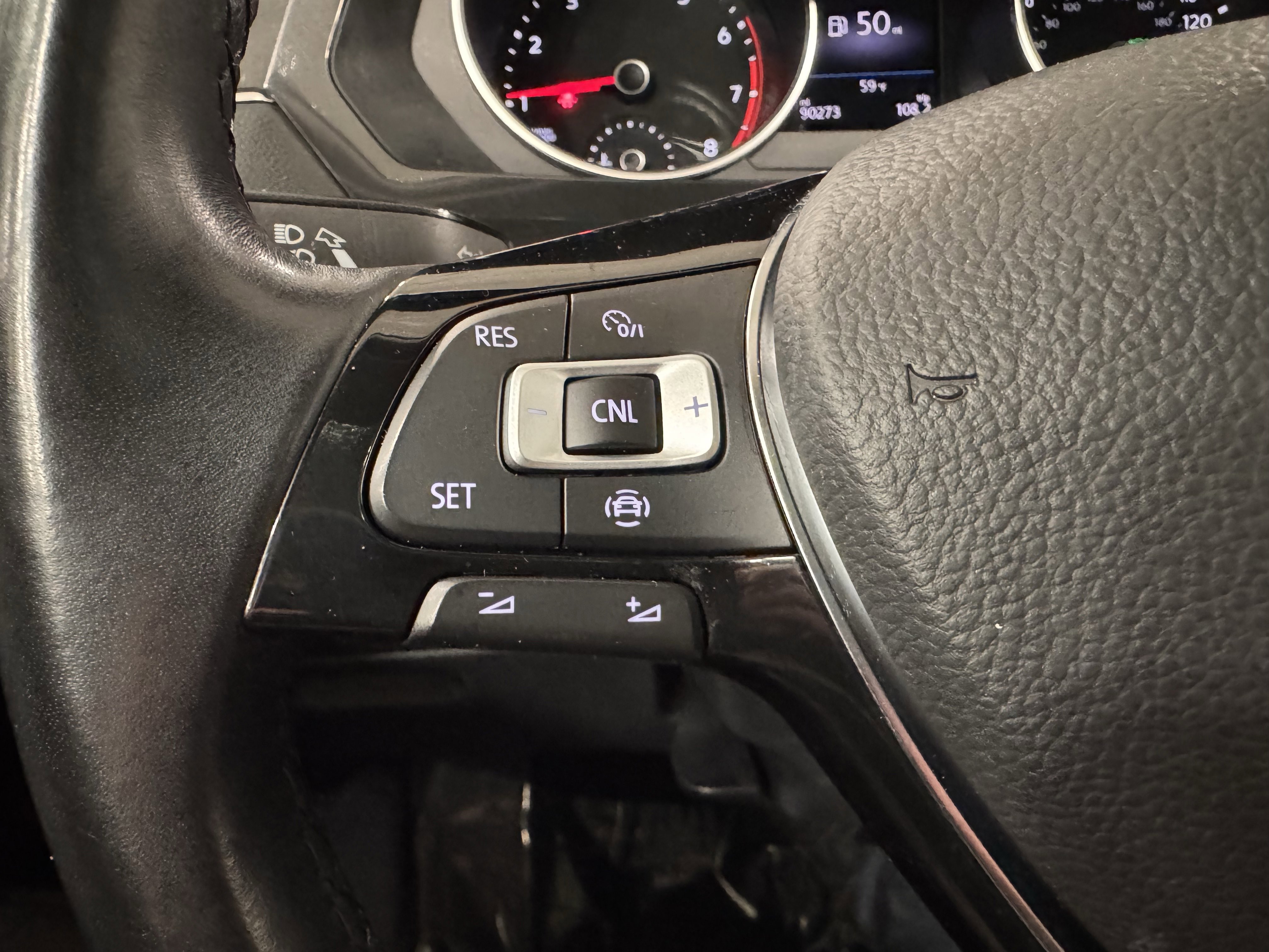 Used 2019 Volkswagen Tiguan SE w/ Panoramic Sunroof Package image 13